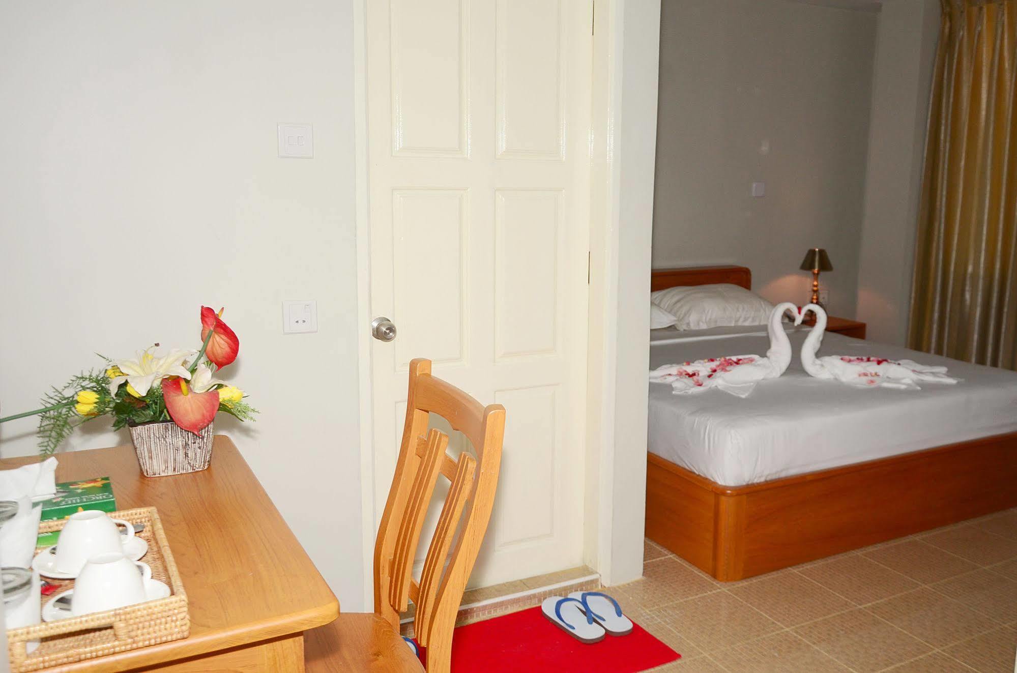 Hotel Yno Янгон Екстериор снимка