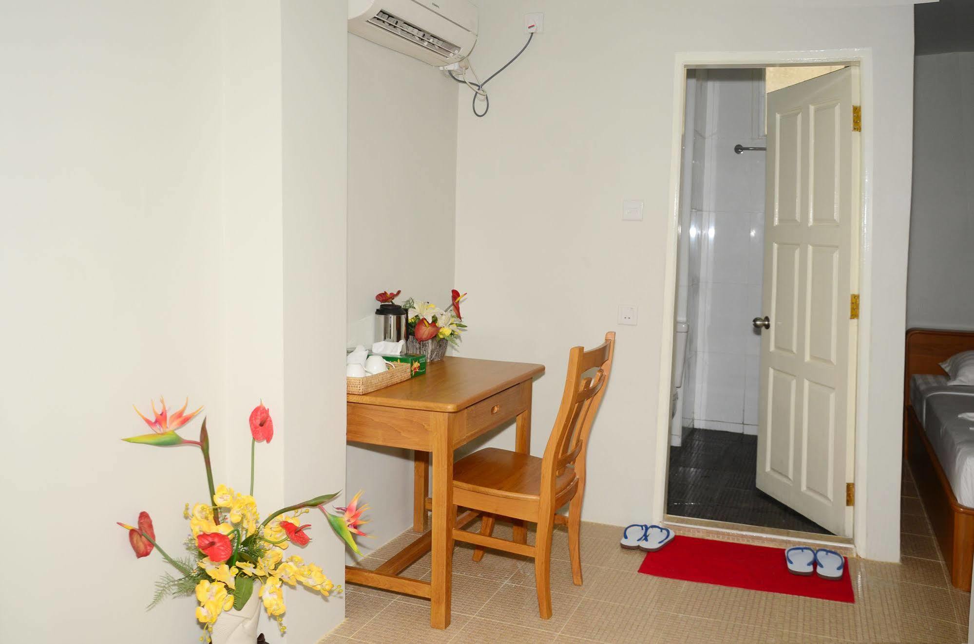 Hotel Yno Янгон Екстериор снимка