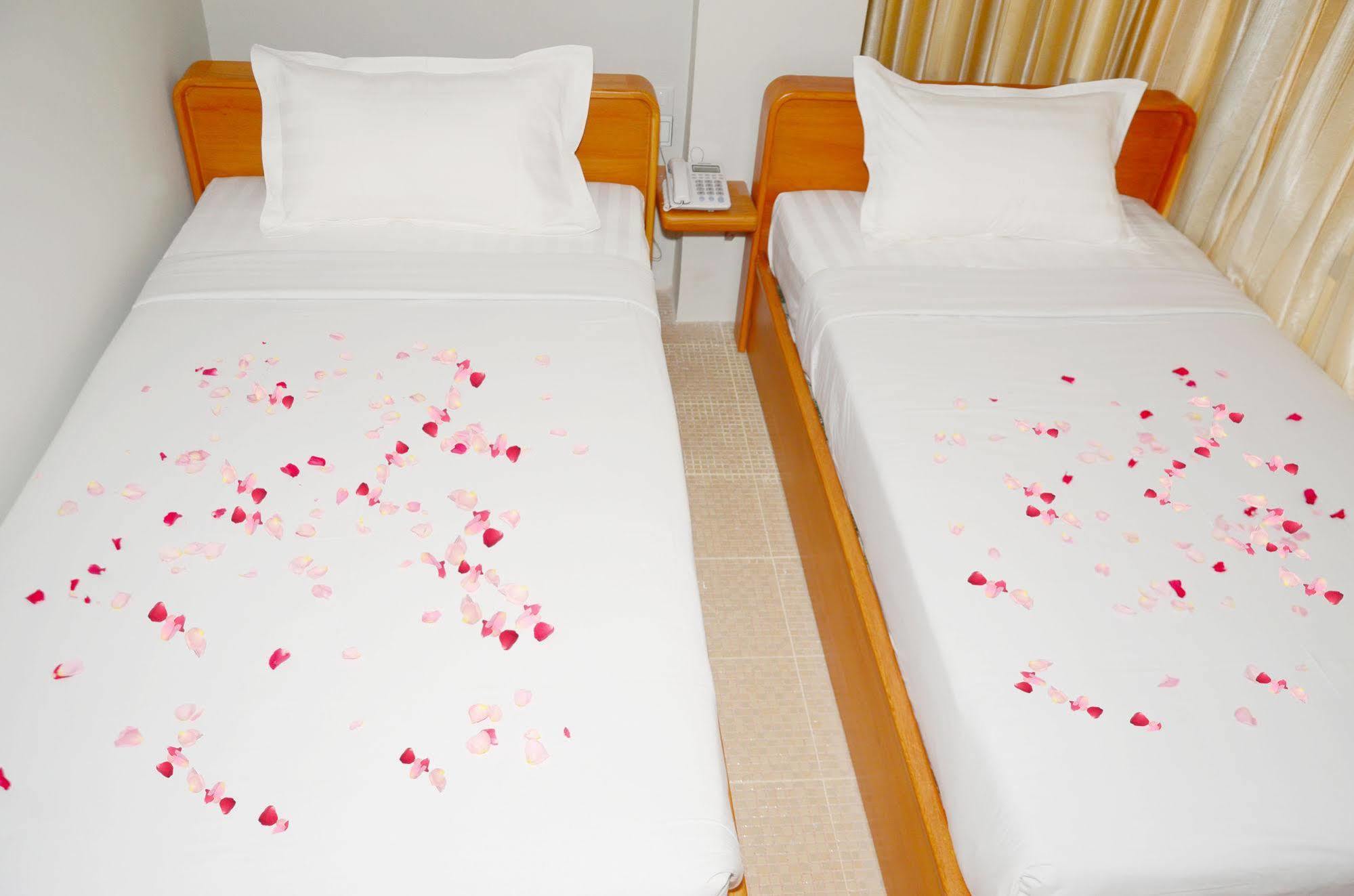 Hotel Yno Янгон Екстериор снимка